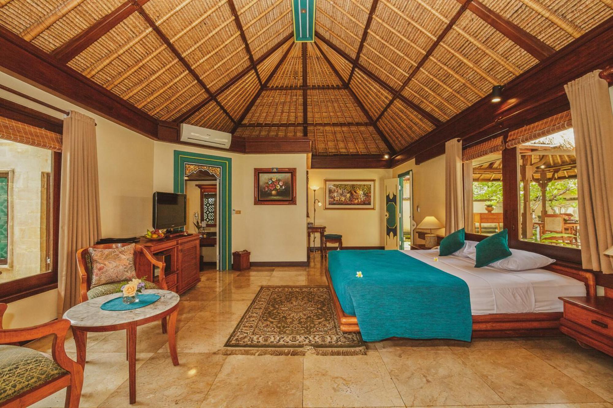 Puri Bagus Lovina Hotel Exterior photo