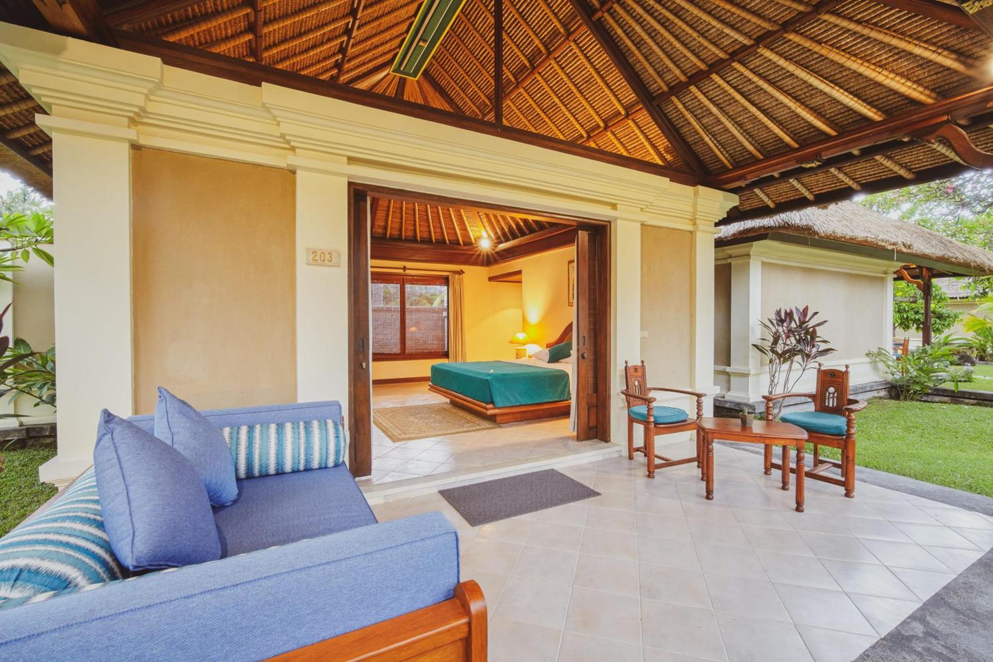 Puri Bagus Lovina Hotel Exterior photo